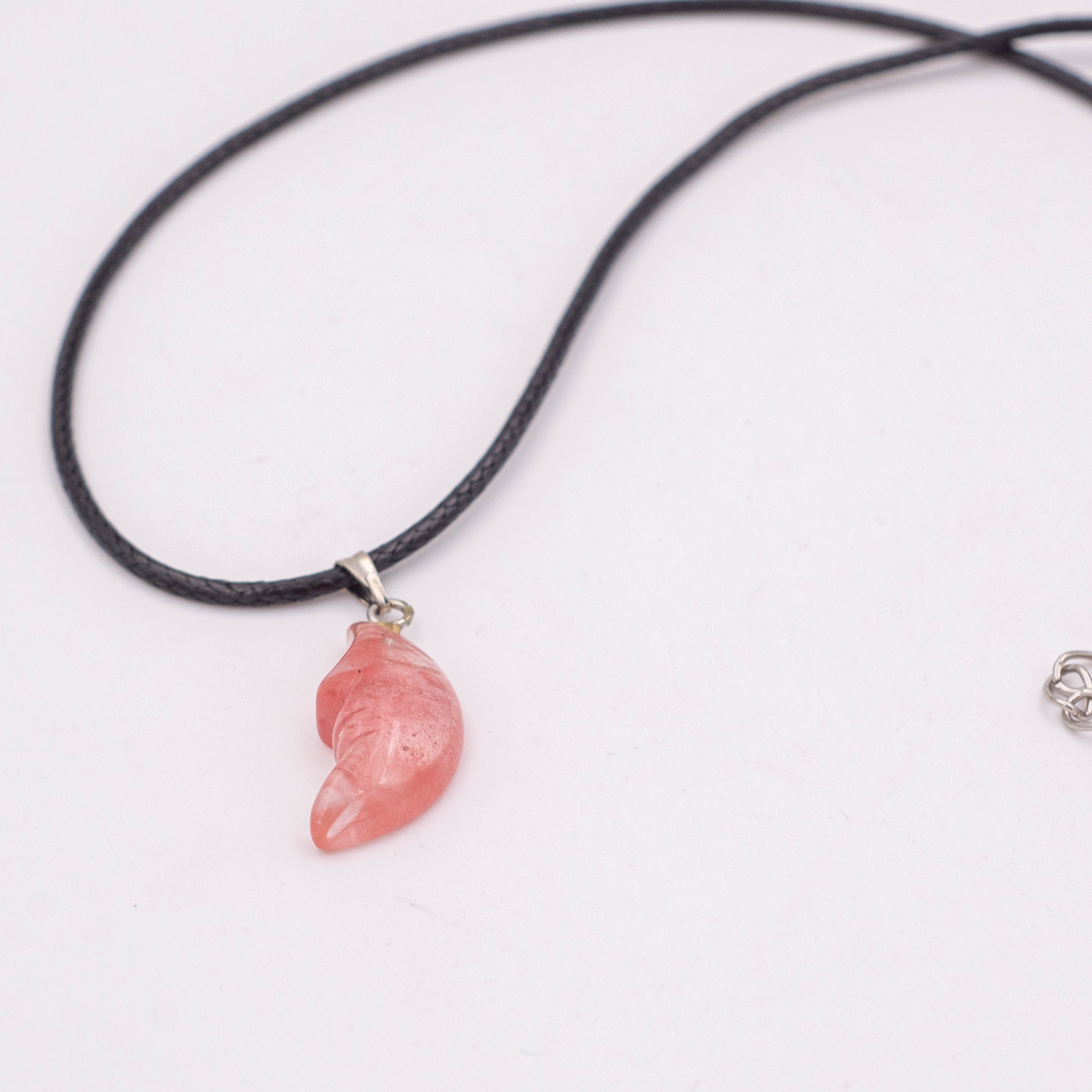 Colgante Luna cuarzo cherry